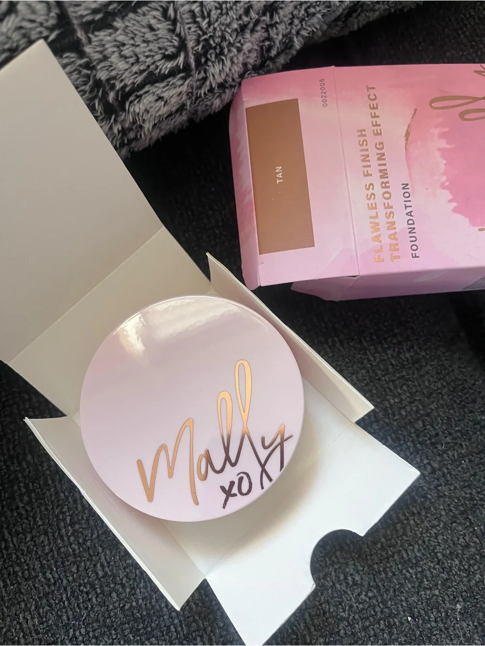 NEW Mally Beauty Flawless Finish Transforming Effect Foundation - Tan